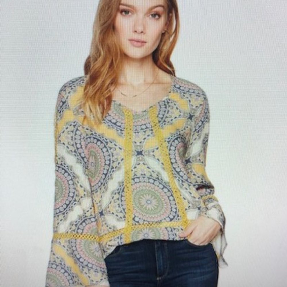 Ella Moon Verena Split Shoulder Medallion Top XL
